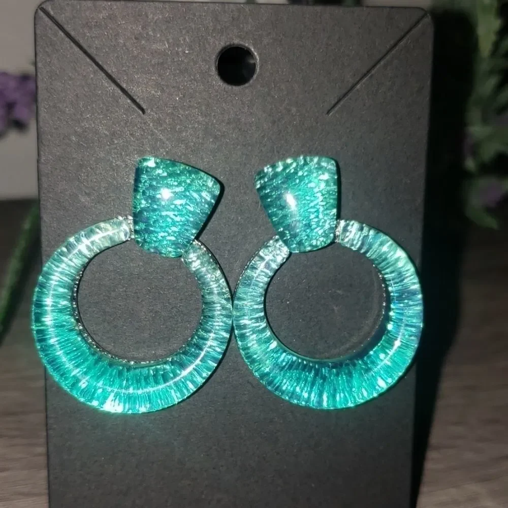 "5/$25" Green/Turquoise 80's style Earrings - Picture 5 of 6